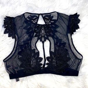VS • Detailed Cut Out Floral Mesh Bralette Top